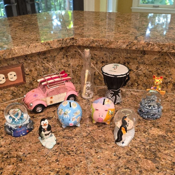 Maui Hawaii Collectibles - Picture 1 of 7